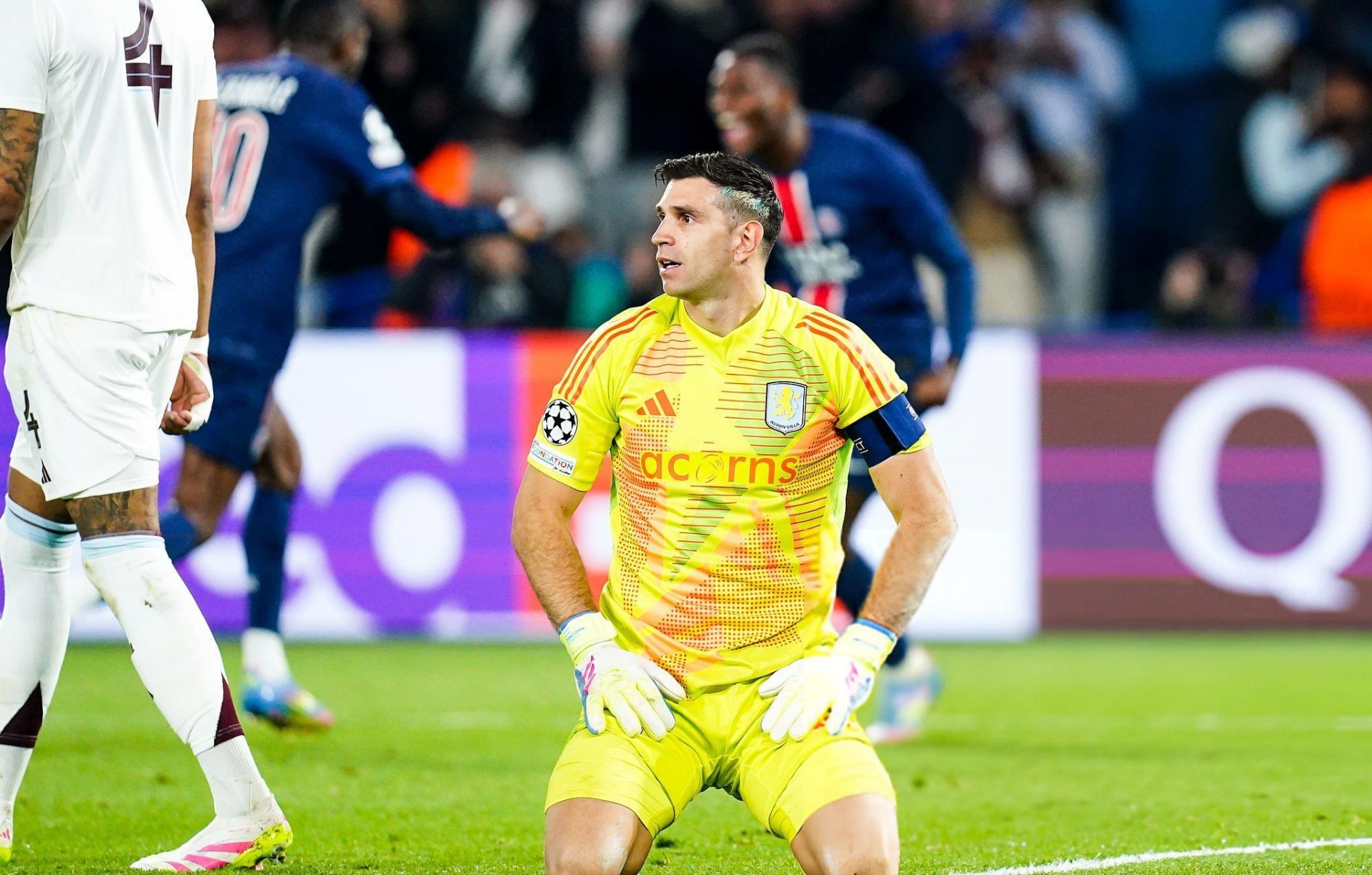 Emiliano Martínez Bị PSG và Ligue 1 Chế Nhạo Sau Thất Bại 1-3